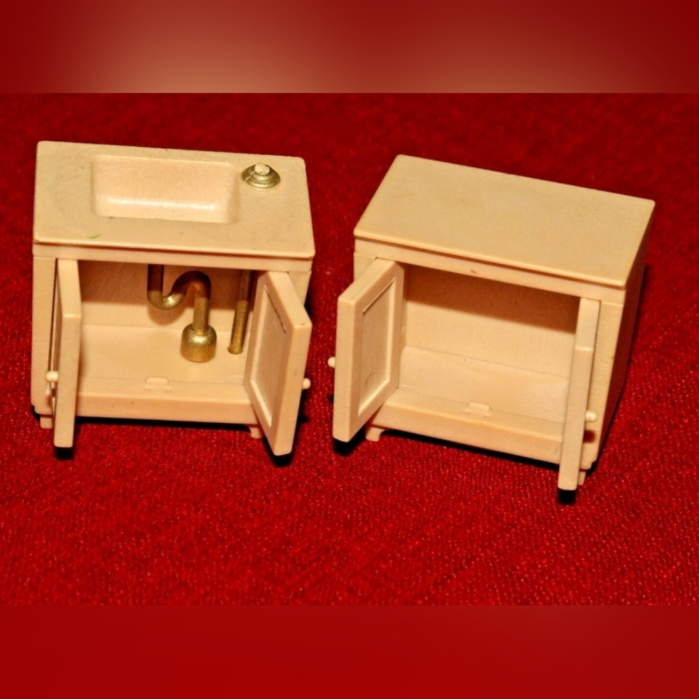 Vintage Calico Critters 1985 Epoch furniture meadowcroft cabinet lot - Picture 2 of 3